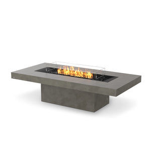 The EcoSmart Fire Gin 90 Chat Height Natural features a tempered glass wind guard, enhancing flame stability and safety in outdoor settings. This rectangular gas fire pit is crafted from high-quality concrete in a natural finish, making it a sophisticated addition to modern patios and backyards.