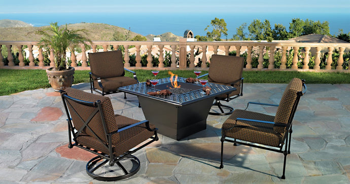 An O. W. Lee Table Fire Pit Sets the Scene for Outdoor Gatherings