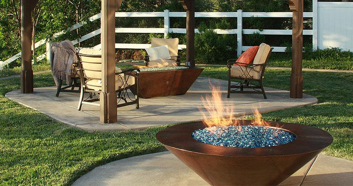 Decorate Your Backyard with Outdoor Fire Pits and Patio Furniture