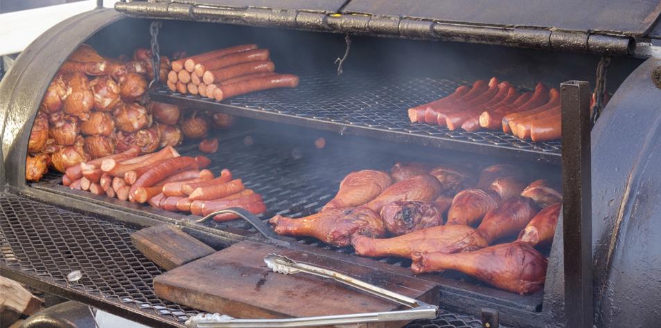 What is the Difference Between Grilling and Barbecuing? | Starfire Direct