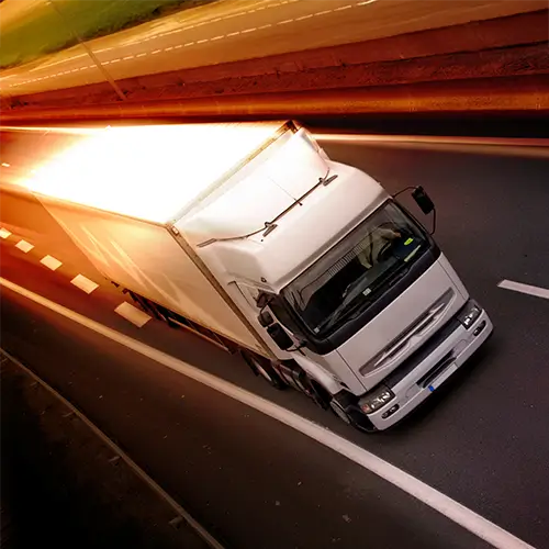 an LTL shipping truck zooms down the highway to make a delivery