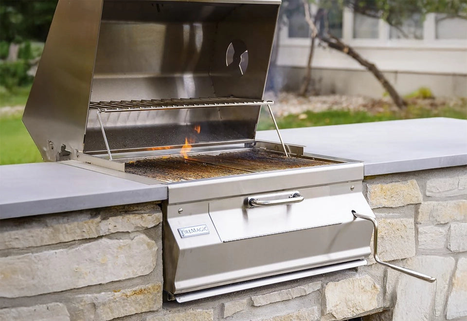 Durable charcoal BBQ grill with a spacious cooking area, perfect for outdoor grilling and backyard barbecues.