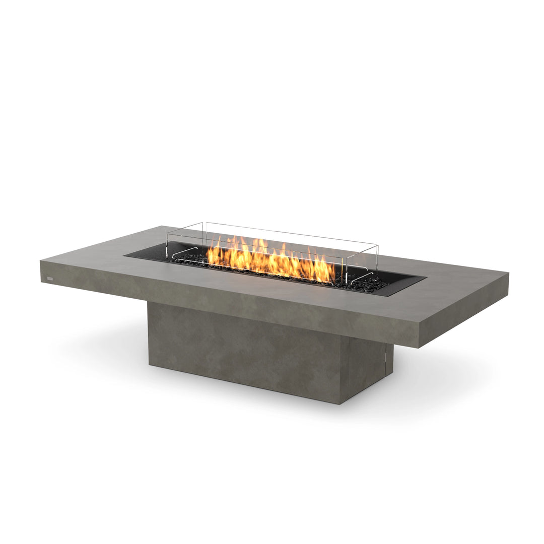 The EcoSmart Fire Gin 90 (Chat) Natural features a tempered glass wind guard, enhancing flame stability and safety in outdoor settings. This rectangular gas fire pit is crafted from high-quality concrete in a natural finish, making it a sophisticated addition to modern patios and backyards.